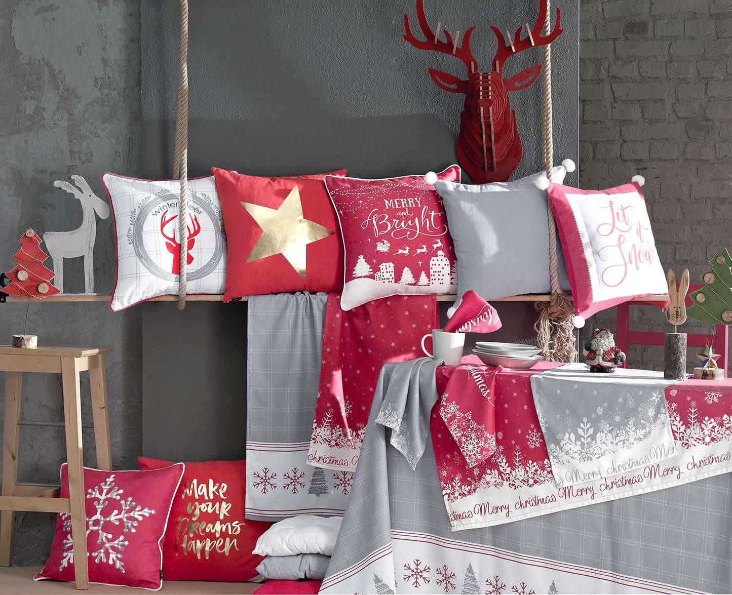 18"X18" Red Printed Christmas Decorative Throw Pillow Cover FurniFindUSA