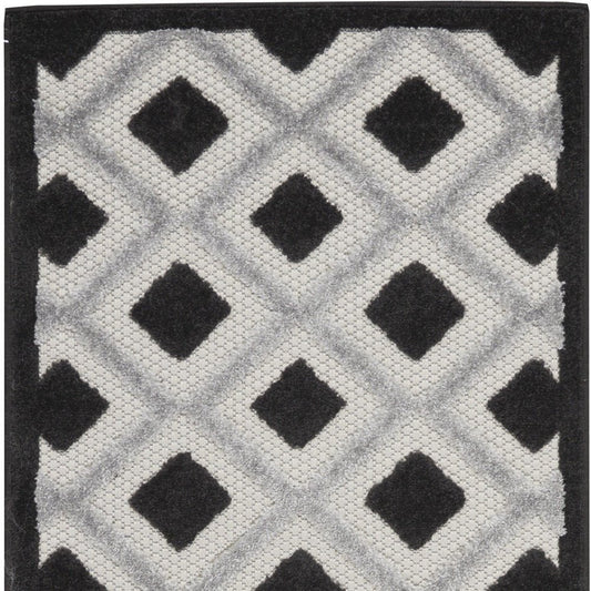 6' Black And White Indoor Outdoor Runner Rug