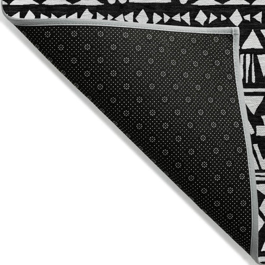 5' X 8' Black And Ivory Southwestern Washable Indoor Outdoor Area Rug