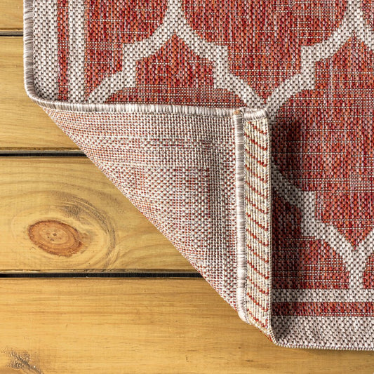 8' Red And Beige Round Geometric Indoor Outdoor Area Rug