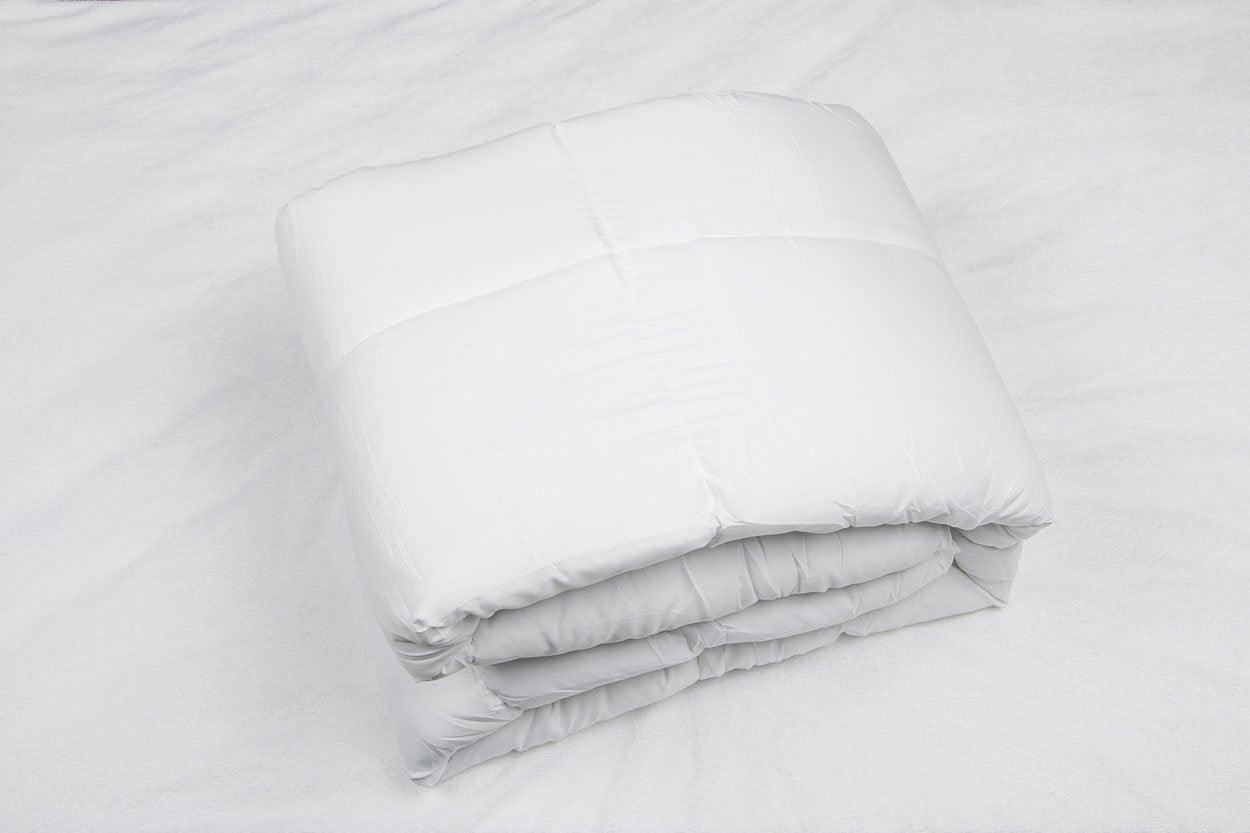 White Twin Microfiber Thread Count Down Alternative Duvet Insert - FurniFindUSA