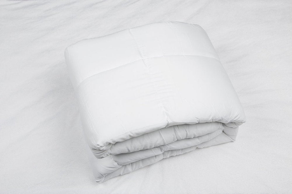 White Twin Microfiber Thread Count Down Alternative Duvet Insert HomeRoots