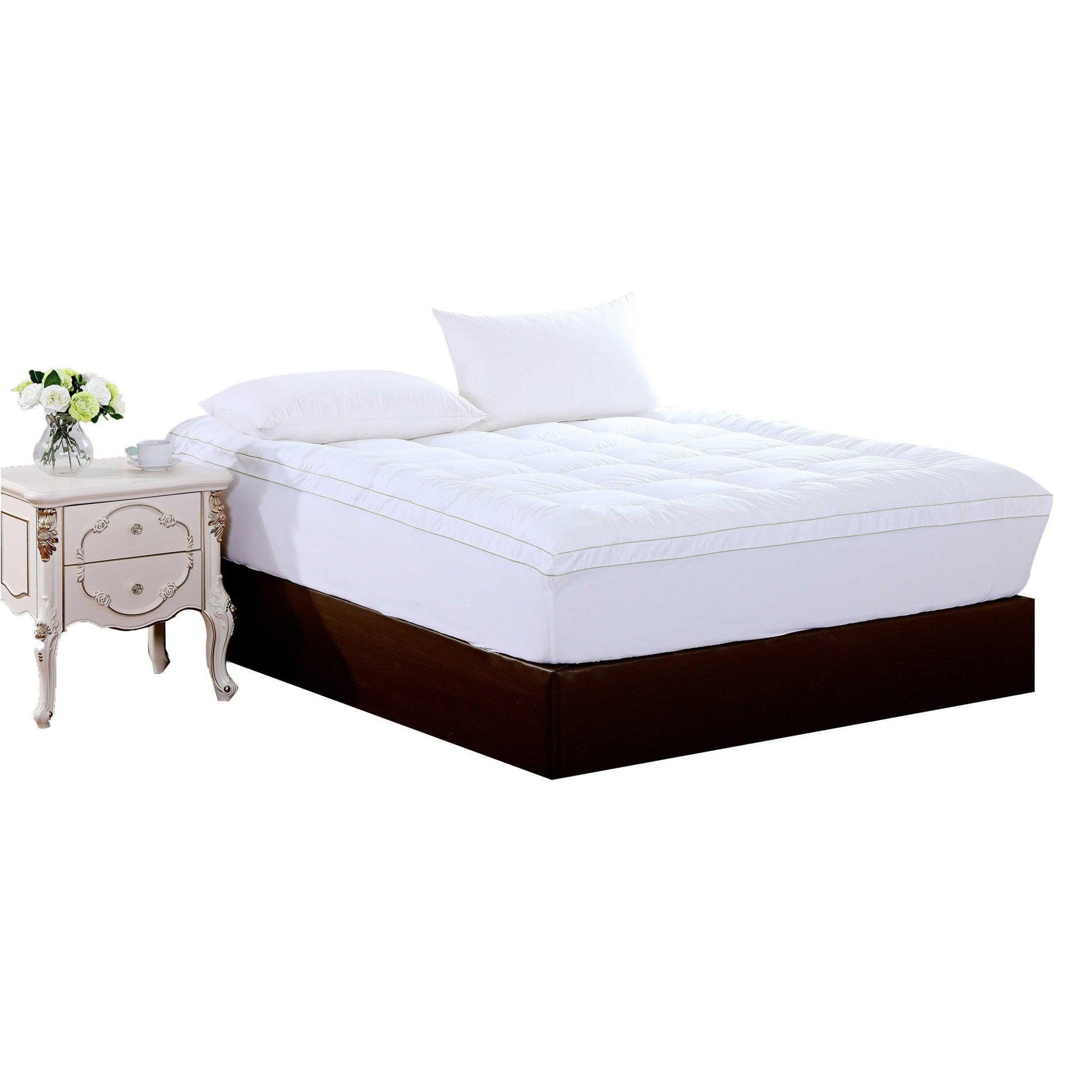 17" Square Quilted Accent Queen Piping Mattress Pad With Fitted Cover - FurniFindUSA