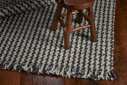 5'X8' Grey Hand Woven Houndstooth Indoor Area Rug