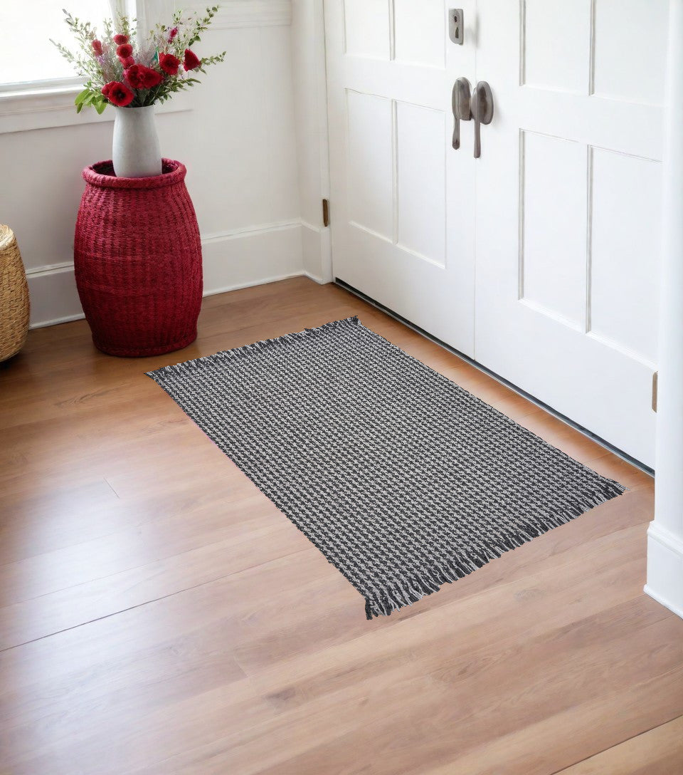 5'X8' Grey Hand Woven Houndstooth Indoor Area Rug