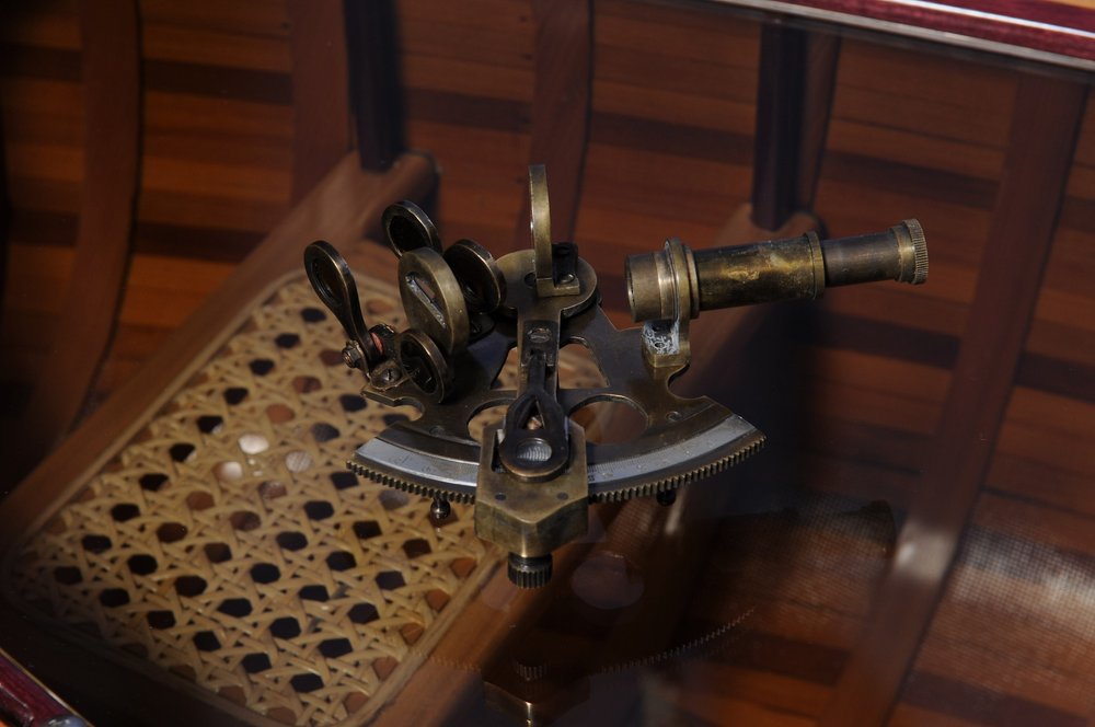 4" X 4" X 2.5" Nautical Sextant In Leather Case Small HomeRoots