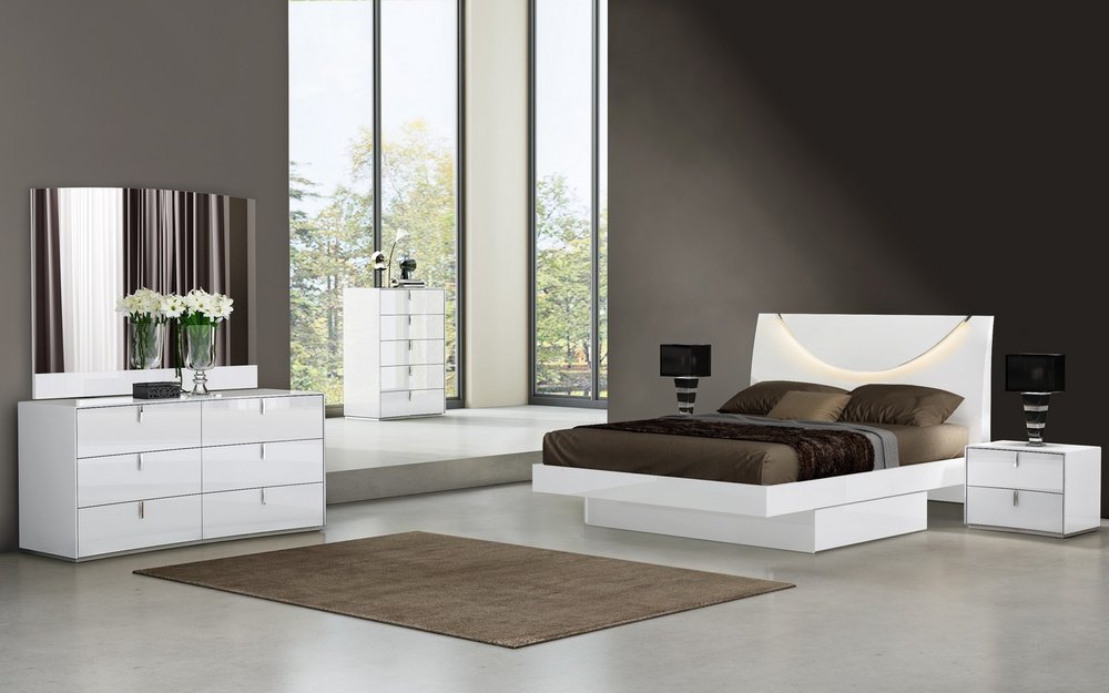 Four Piece White Solid and Manufactured Wood Bedroom Set With Mirror HomeRoots