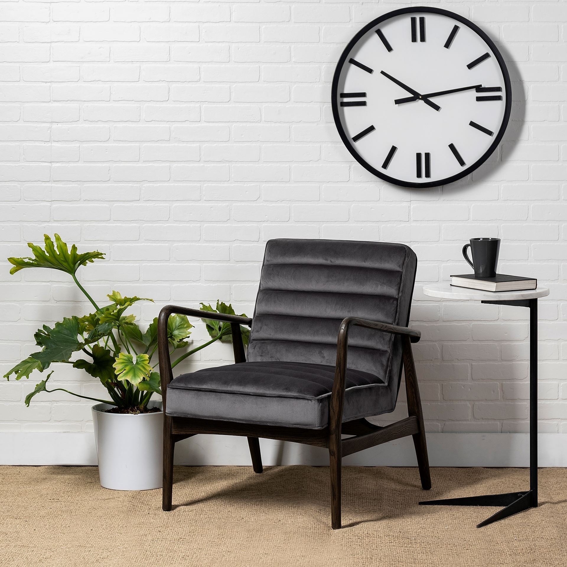 27" Black And White Marble Round End Table HomeRoots