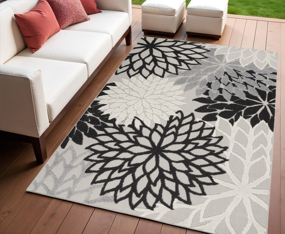 4' X 6' Black And White Indoor Outdoor Area Rug HomeRoots