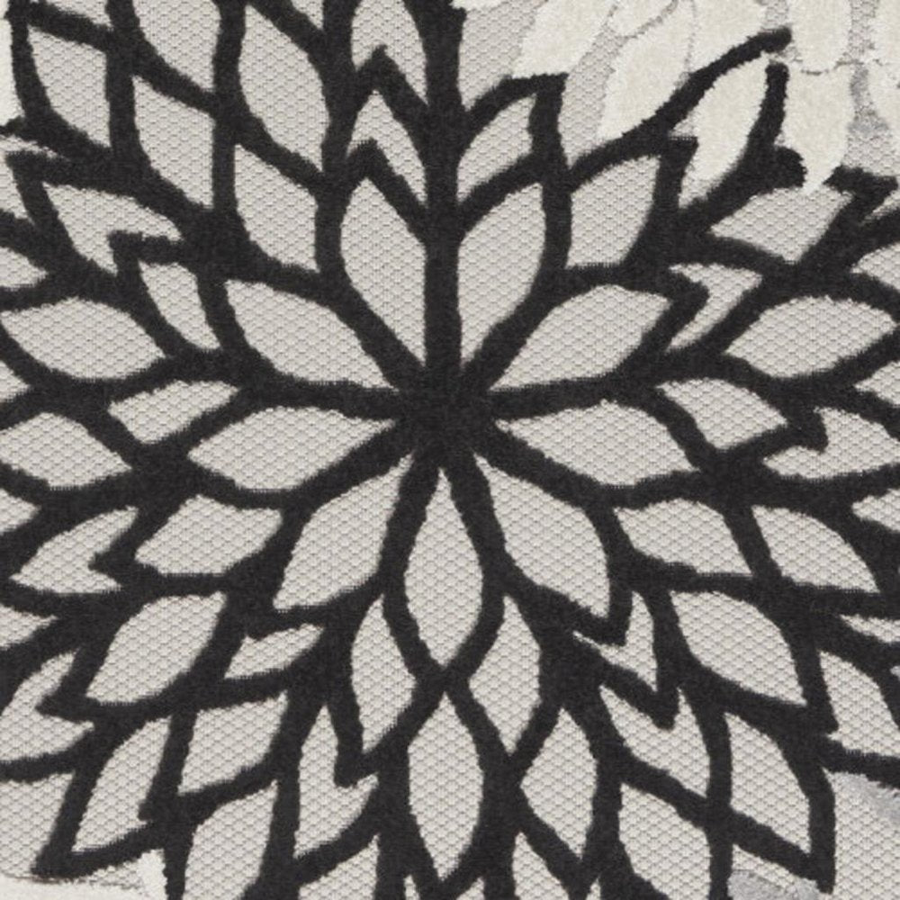 4' X 6' Black And White Indoor Outdoor Area Rug — view 7