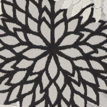 4' X 6' Black And White Indoor Outdoor Area Rug HomeRoots