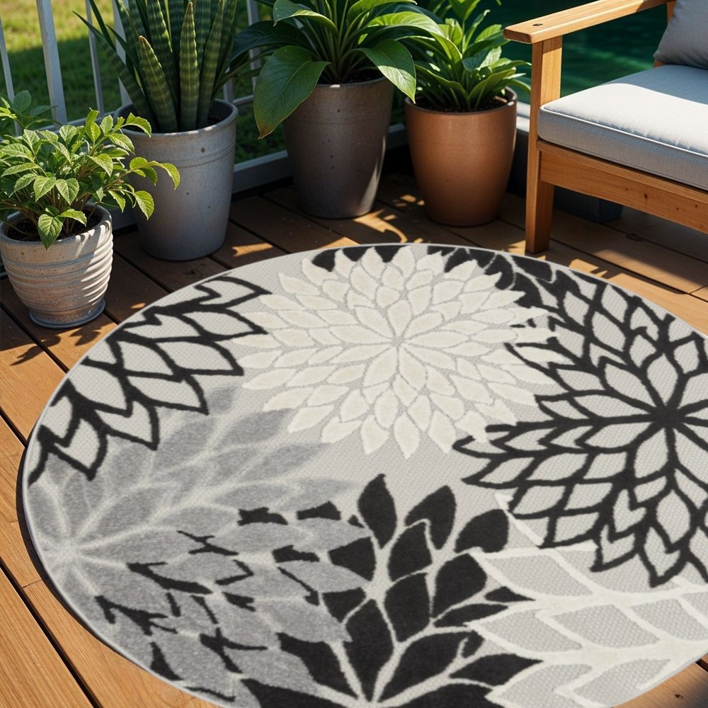 4' X 6' Black And White Indoor Outdoor Area Rug HomeRoots