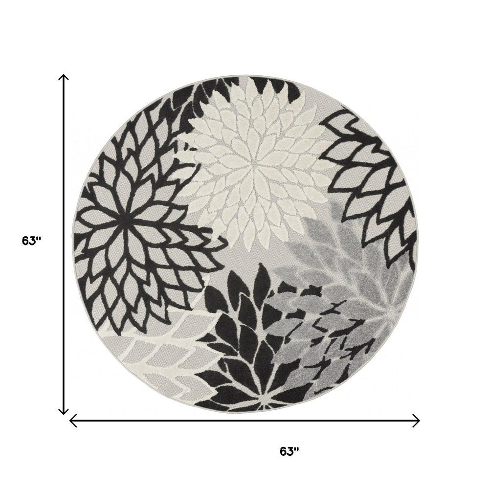 4' X 6' Black And White Indoor Outdoor Area Rug — view 36