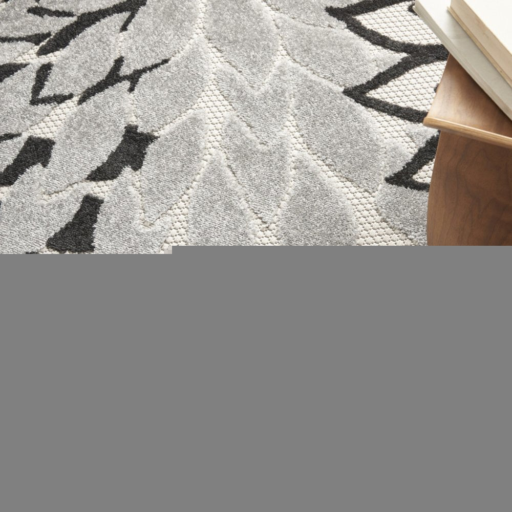 4' X 6' Black And White Indoor Outdoor Area Rug — view 38