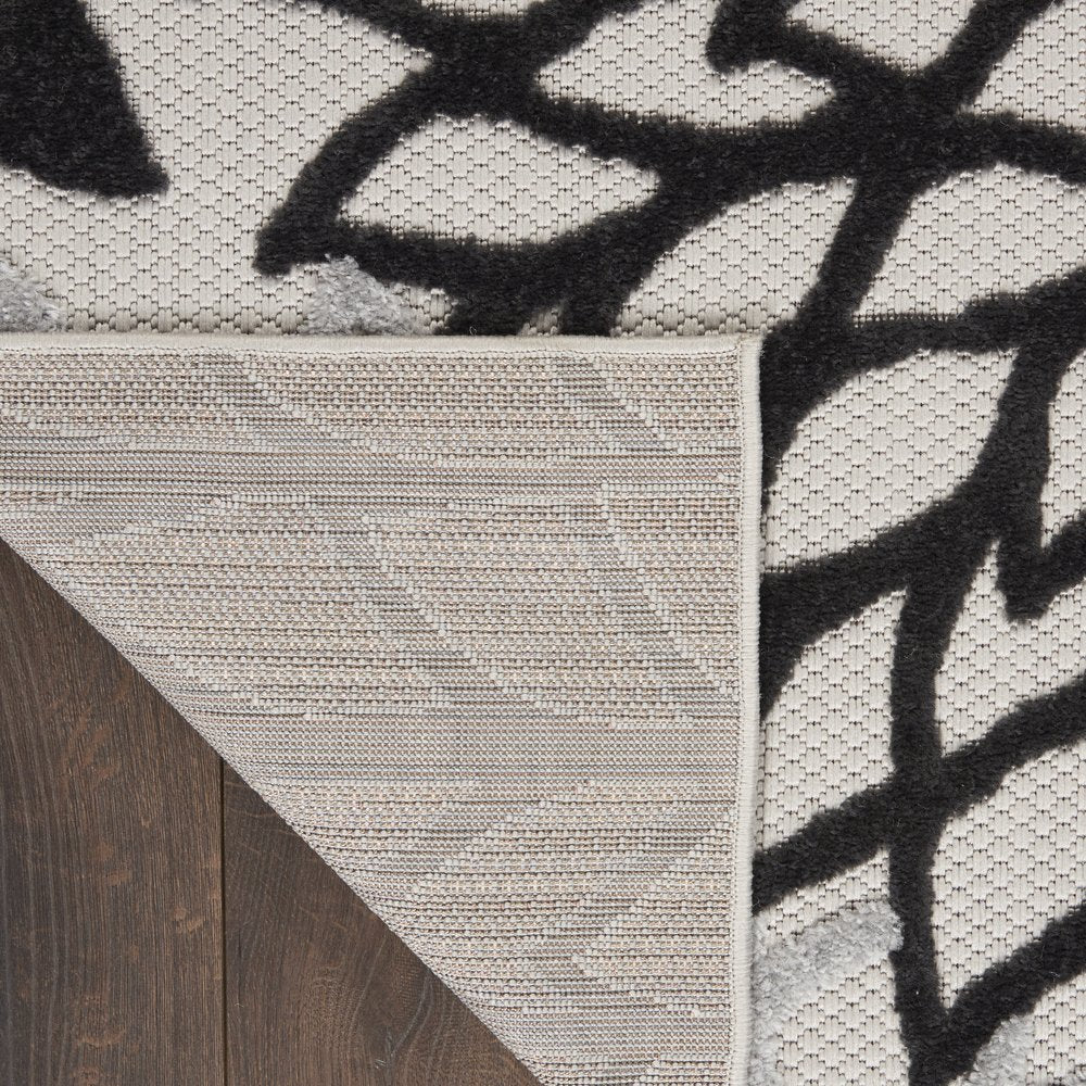 4' X 6' Black And White Indoor Outdoor Area Rug — view 50