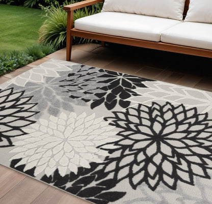 4' X 6' Black And White Indoor Outdoor Area Rug HomeRoots