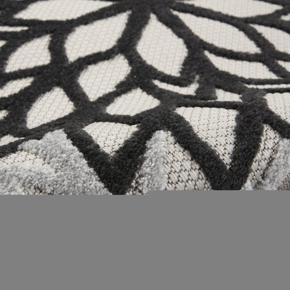 4' X 6' Black And White Indoor Outdoor Area Rug — view 53