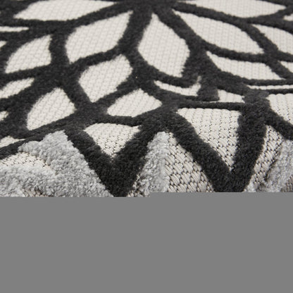 4' X 6' Black And White Indoor Outdoor Area Rug HomeRoots