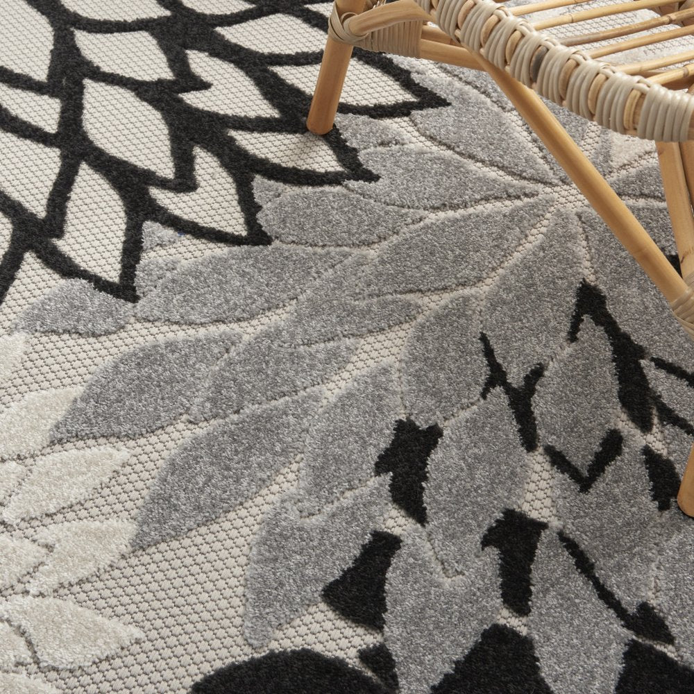 4' X 6' Black And White Indoor Outdoor Area Rug HomeRoots