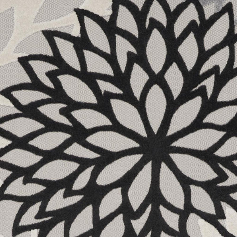 4' X 6' Black And White Indoor Outdoor Area Rug HomeRoots