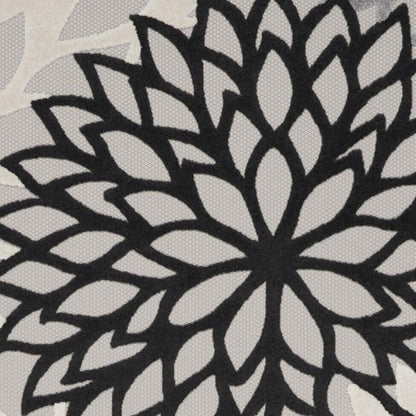 4' X 6' Black And White Indoor Outdoor Area Rug HomeRoots