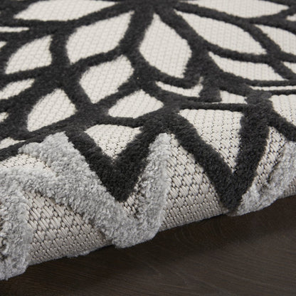 4' X 6' Black And White Indoor Outdoor Area Rug HomeRoots