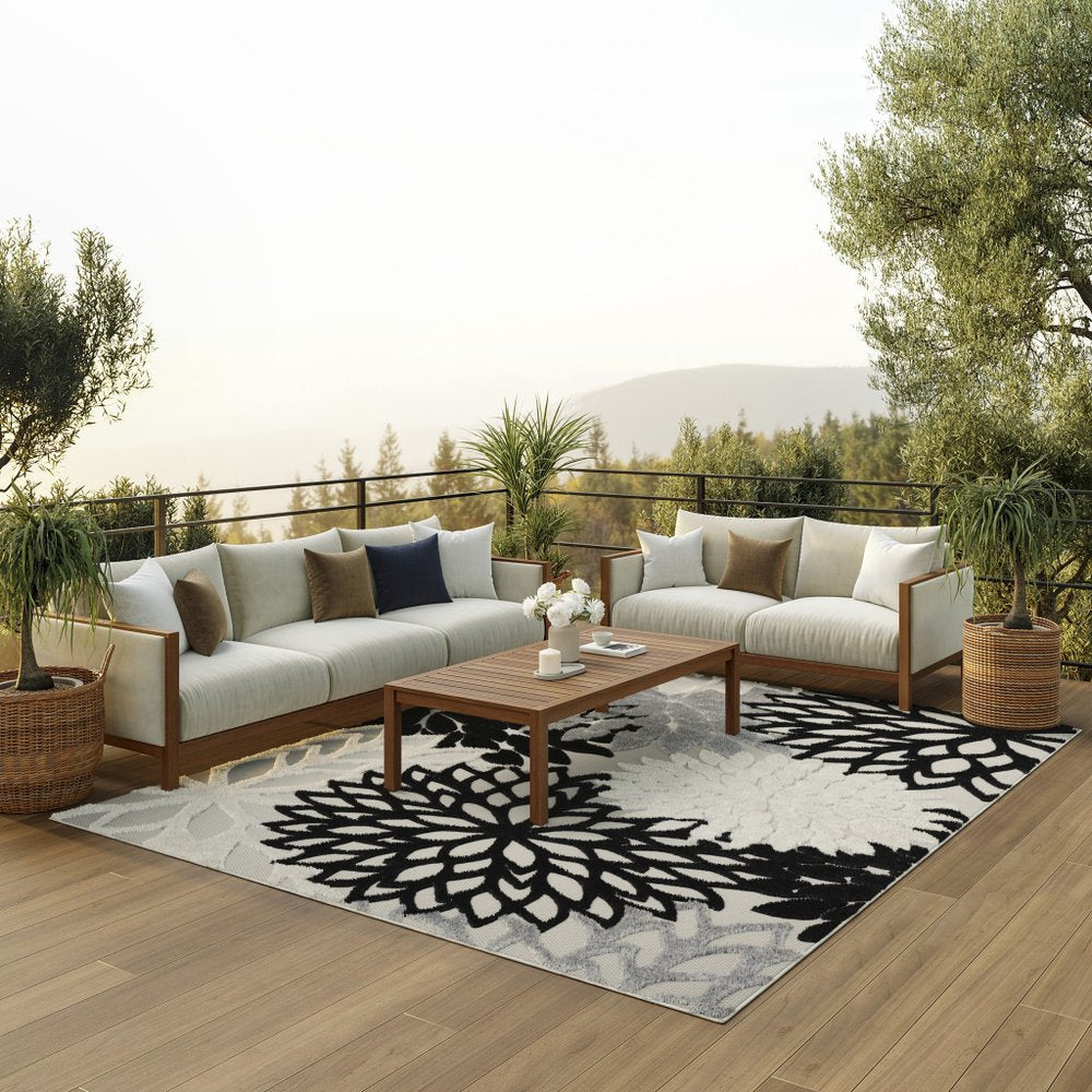 4' X 6' Black And White Indoor Outdoor Area Rug — view 71