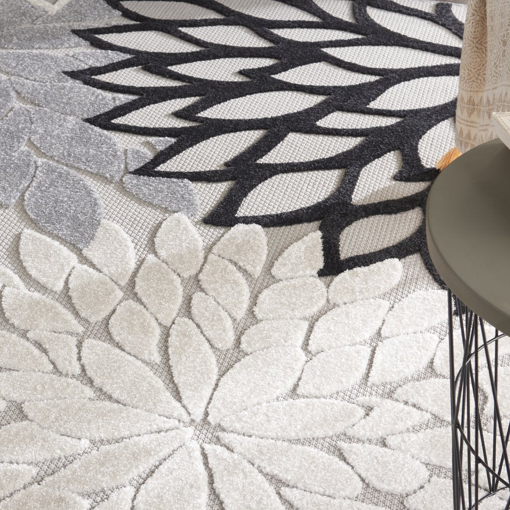 4' X 6' Black And White Indoor Outdoor Area Rug — view 82