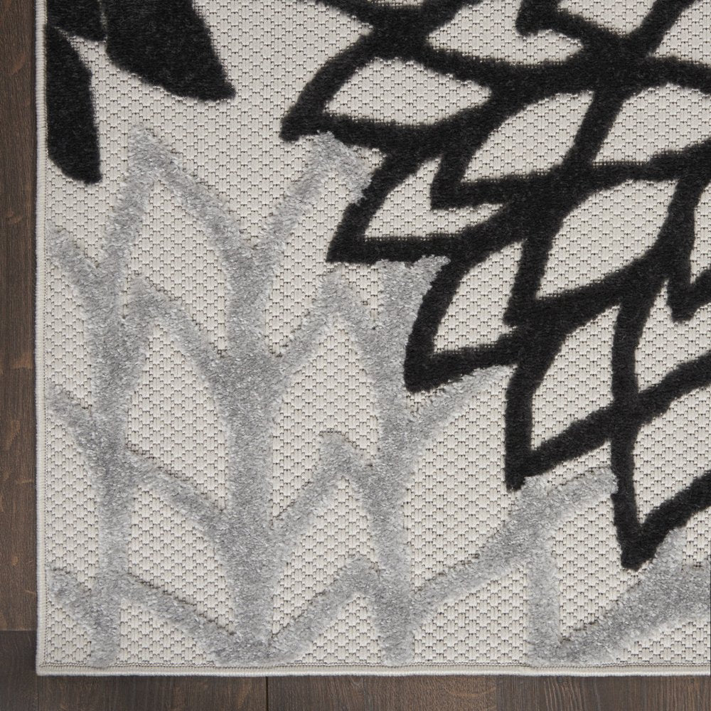 4' X 6' Black And White Indoor Outdoor Area Rug HomeRoots