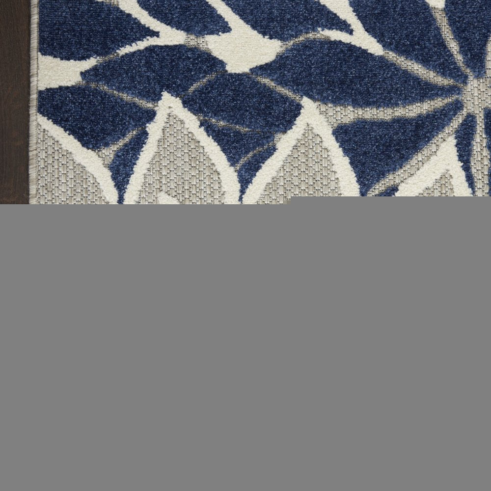 4' X 6' Black And White Indoor Outdoor Area Rug — view 113