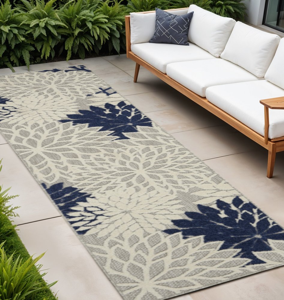 4' X 6' Black And White Indoor Outdoor Area Rug HomeRoots