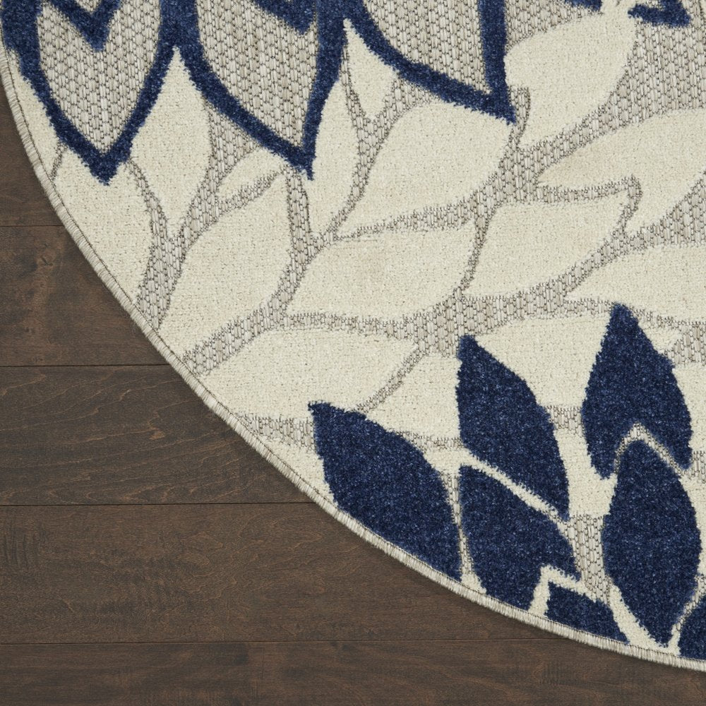 4' X 6' Black And White Indoor Outdoor Area Rug — view 182