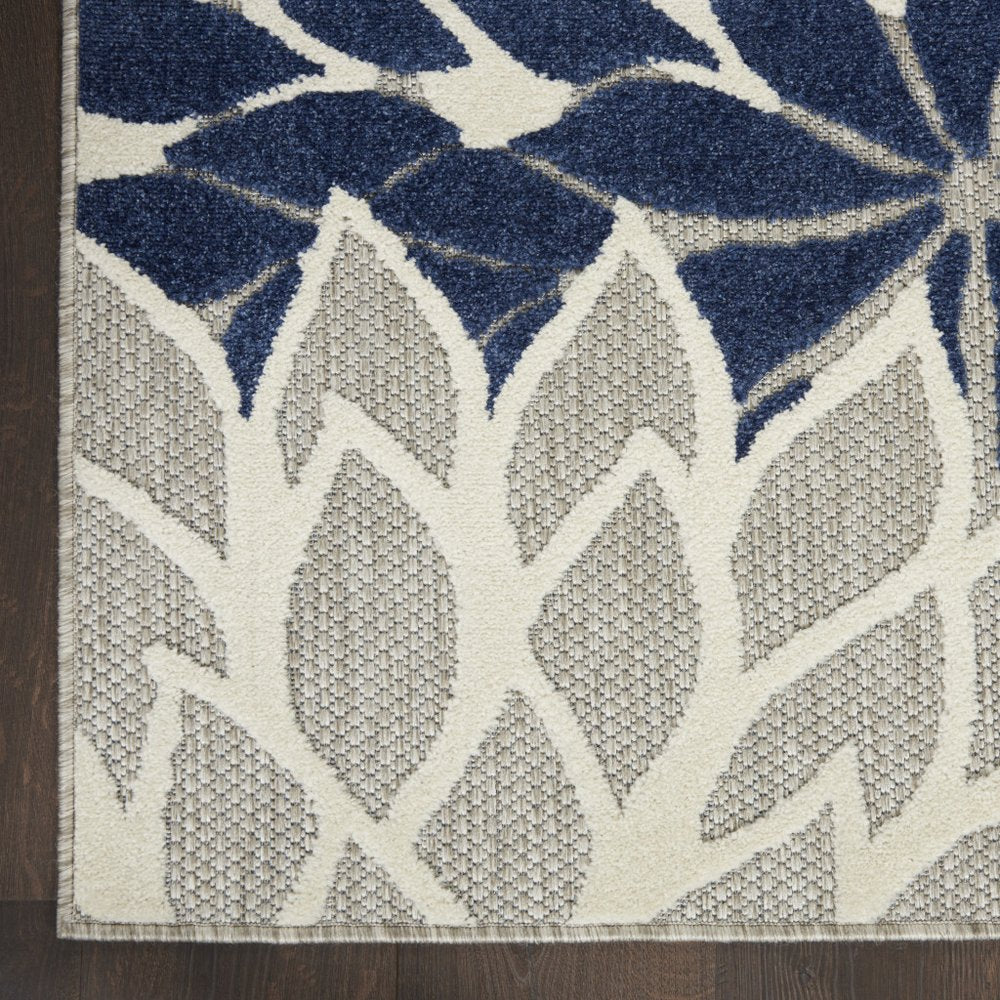 4' X 6' Black And White Indoor Outdoor Area Rug — view 209