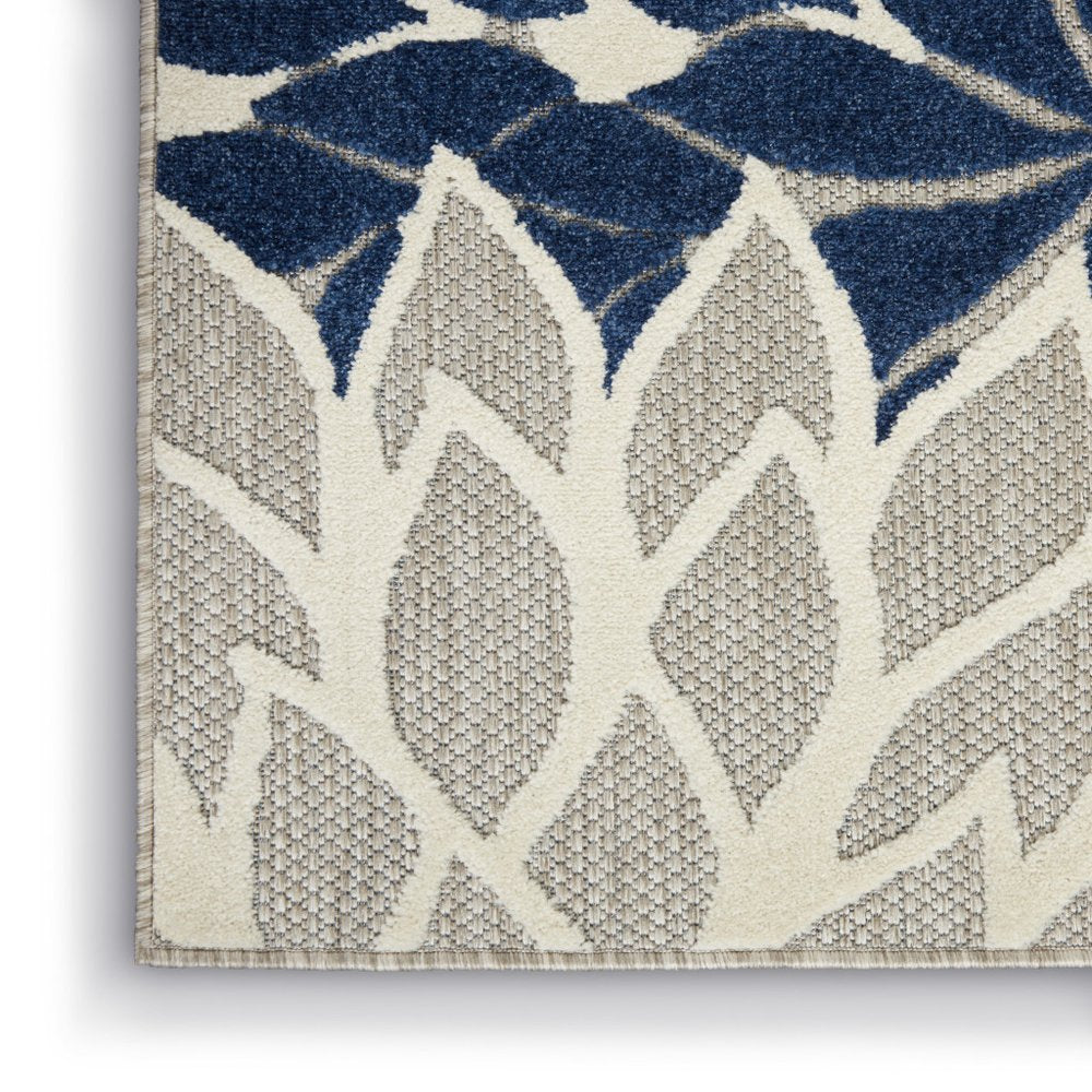 4' X 6' Black And White Indoor Outdoor Area Rug — view 207