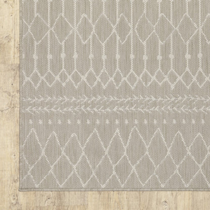 7' x 9' Gray and Ivory Indoor Outdoor Area Rug