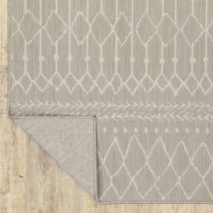 7' x 9' Gray and Ivory Indoor Outdoor Area Rug