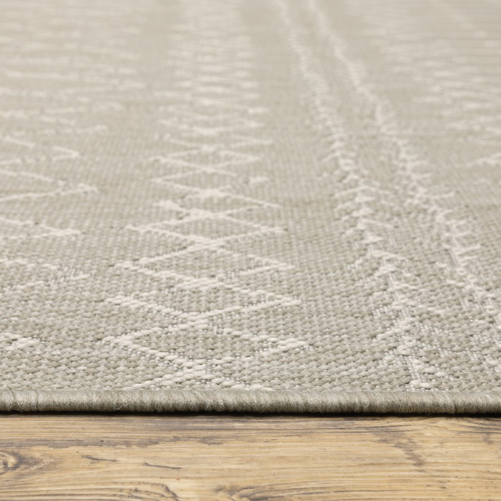 7' x 9' Gray and Ivory Indoor Outdoor Area Rug