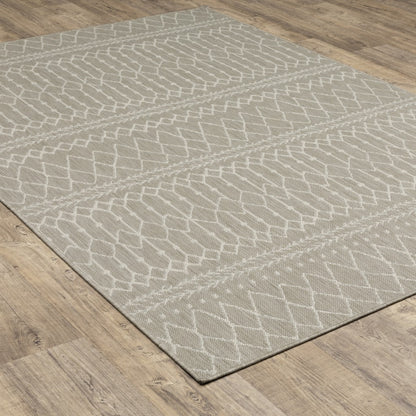 7' x 9' Gray and Ivory Indoor Outdoor Area Rug