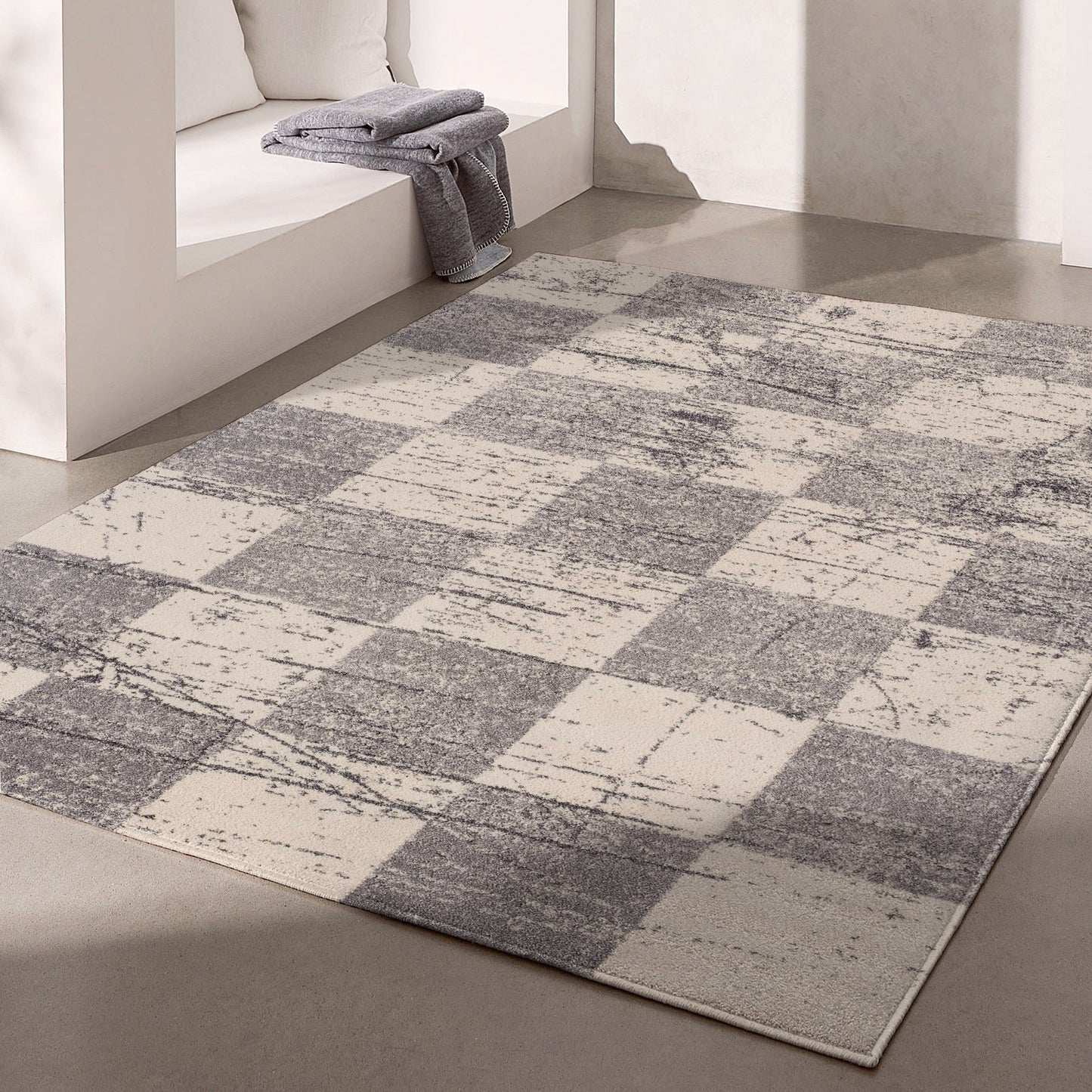 4' X 6' White And Gray Checkered Area Rug