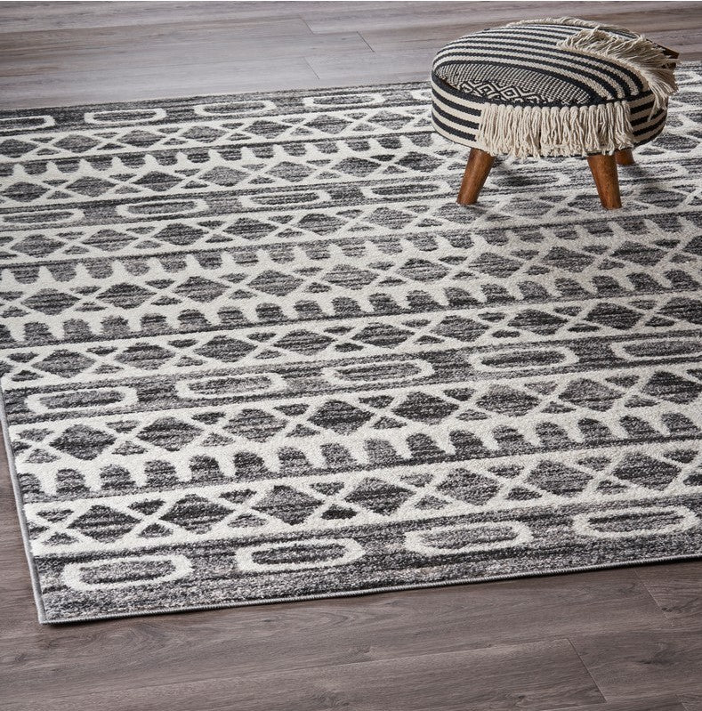 8’ x 10’ Black and White Geometric Area Rug