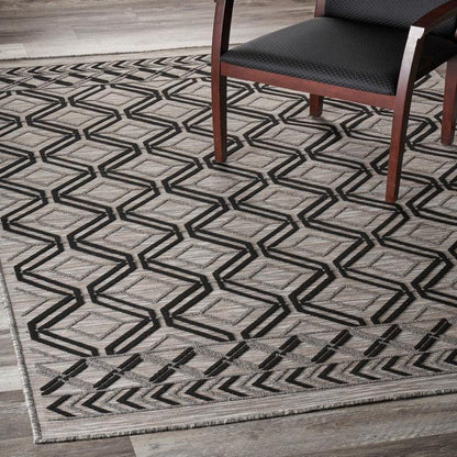 5' X 7' Black And Tan Indoor Outdoor Area Rug - FurniFindUSA