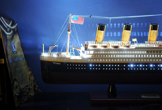 13" Black and White Solid Wood Hand Painted 1912 RMS Titanic Lights Model Boat