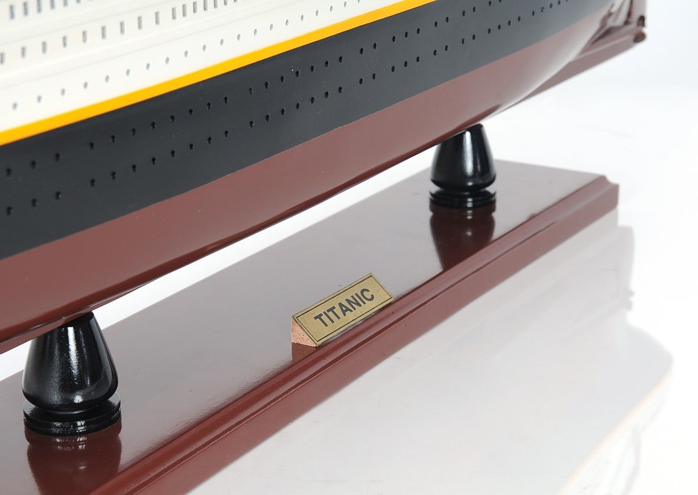 13" Black and White Solid Wood Hand Painted 1912 RMS Titanic Lights Model Boat — view 3