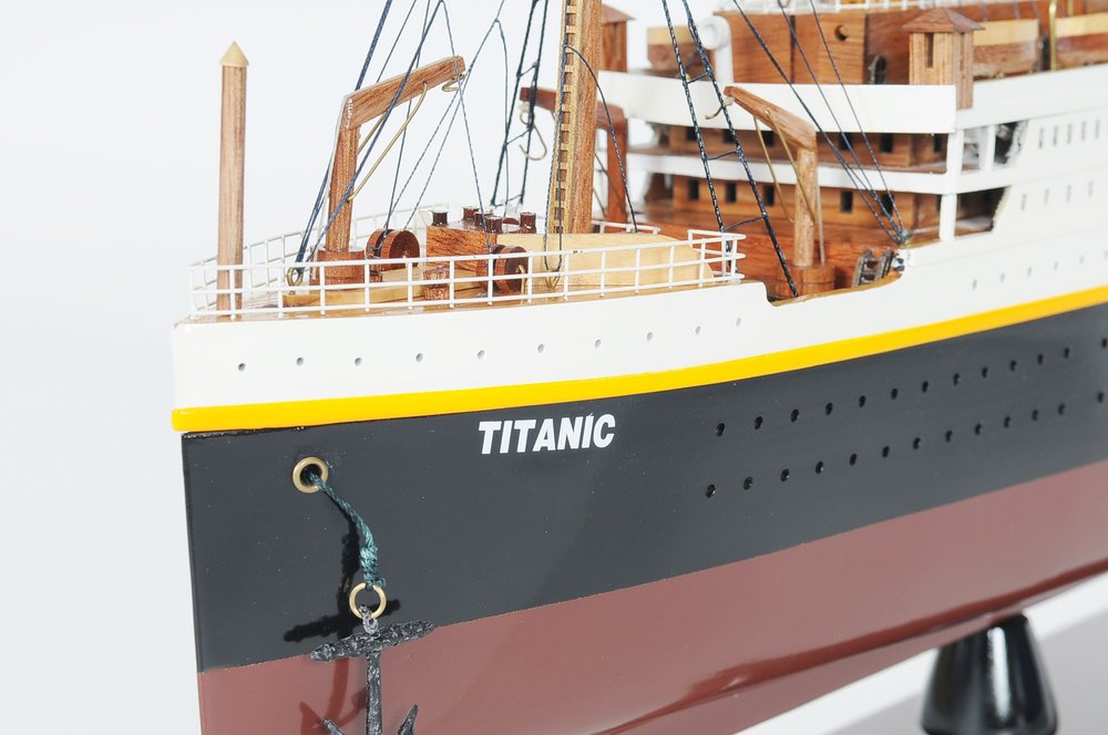 13" Black and White Solid Wood Hand Painted 1912 RMS Titanic Lights Model Boat — view 4