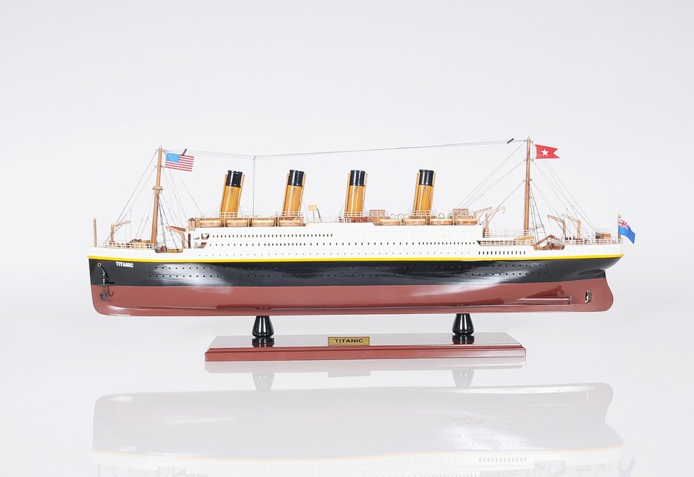 13" Black and White Solid Wood Hand Painted 1912 RMS Titanic Lights Model Boat HomeRoots