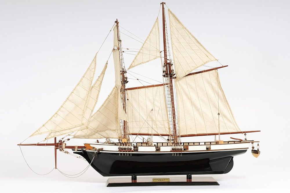 26" Black and White Solid Wood Hand Painted p-Oxybis(benzenesulfonyl hydrazide) Model Boat HomeRoots