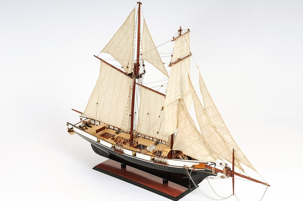 26" Black and White Solid Wood Hand Painted p-Oxybis(benzenesulfonyl hydrazide) Model Boat HomeRoots