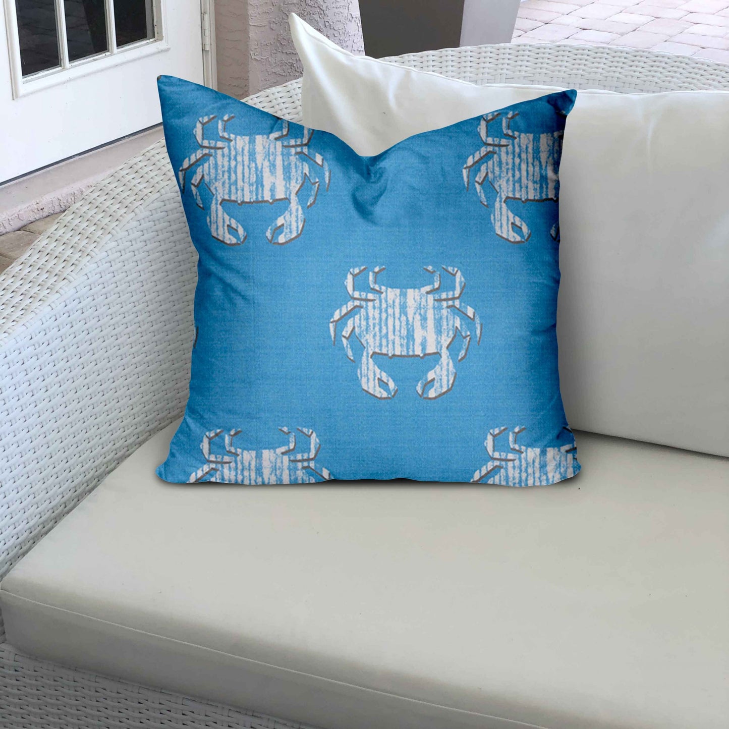 12" X 16" Blue And White Crab Zippered Coastal Lumbar Indoor Outdoor Pillow