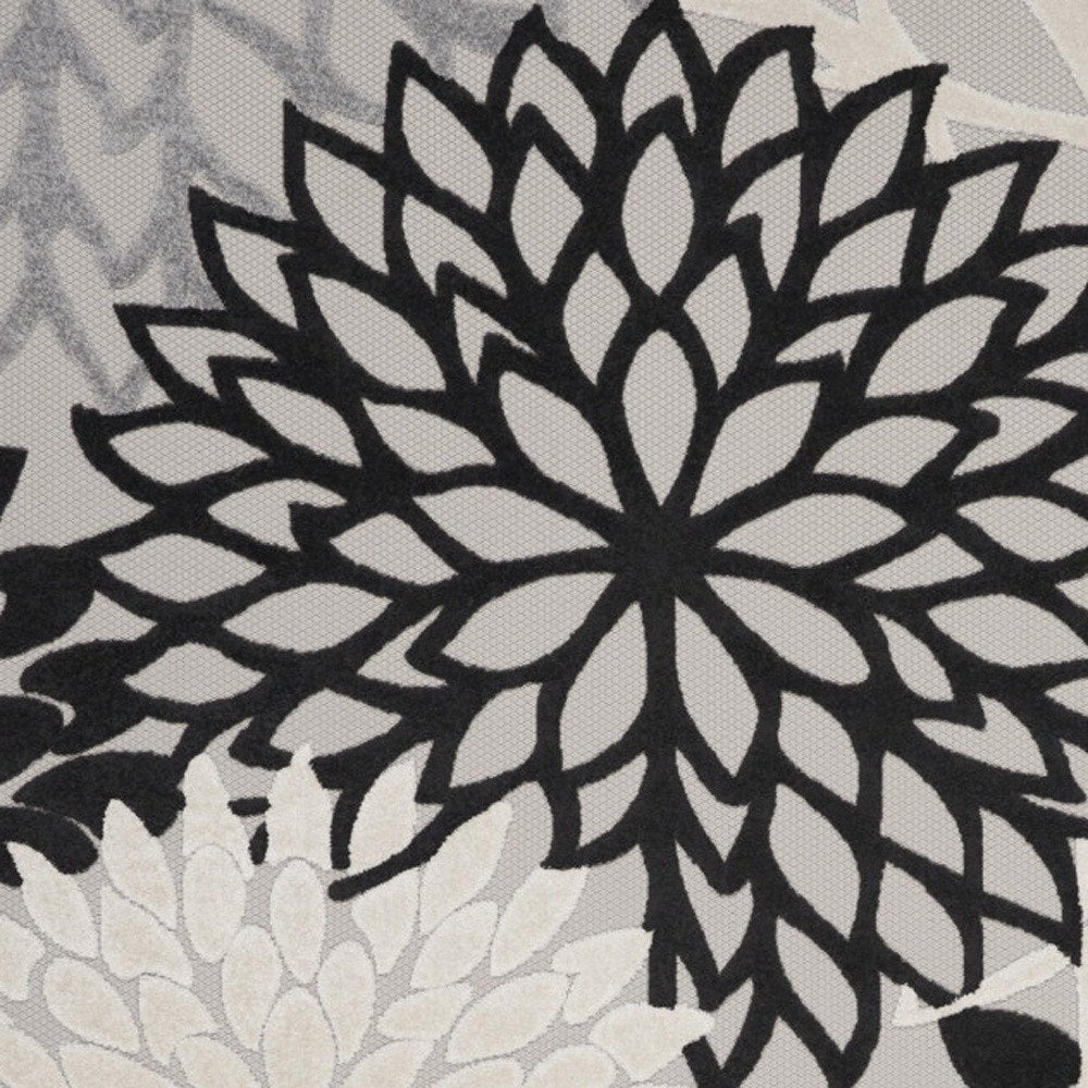 12' X 15' Black And White Indoor Outdoor Runner Rug — view 3