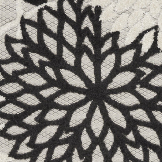6' Black And White Indoor Outdoor Runner Rug
